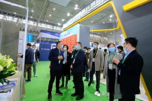 转载丨我司技术总赵东昕携专利技术产品aac大板参加武汉建博会,多方领导莅临支持